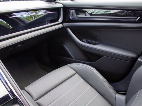 Used 2026 Porsche Panamera image 19