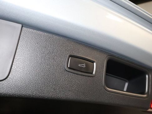 Used 2019 Porsche Macan AWD/4WD image 16