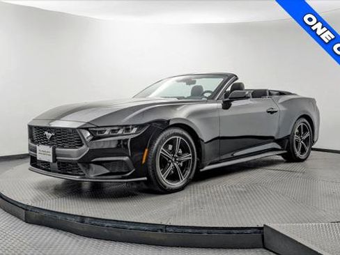 Used 2024 Ford Mustang Convertible image 2