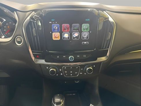 Used 2018 Chevrolet Traverse Premier w/ Driver Confidence II Package FWD image 16