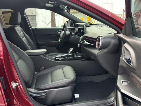 Used 2025 Chevrolet Trax RS w/ Driver Confidence Package image 13