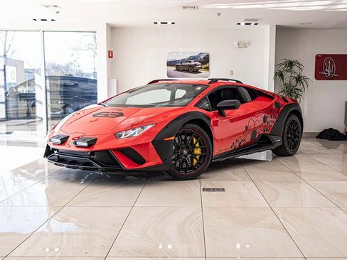 Used 2023 Lamborghini Huracan Sterrato image 1