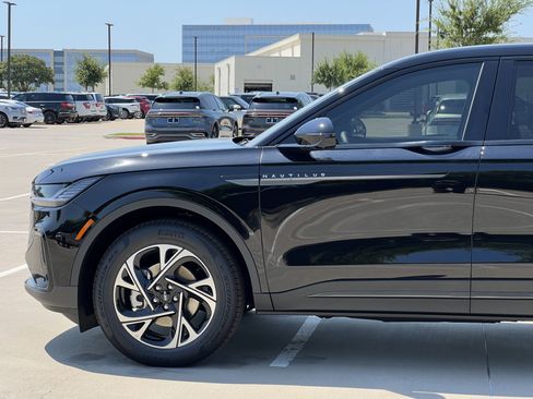 New 2025 Lincoln Nautilus Premier w/ Jet Appearance Package image 5