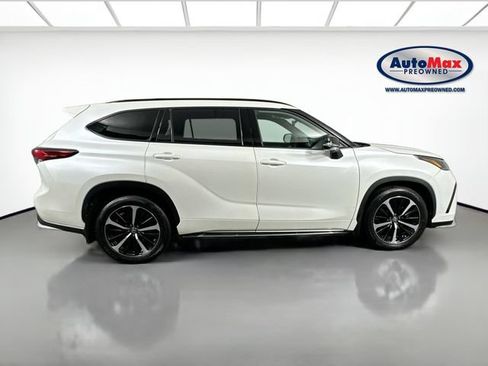 Used 2021 Toyota Highlander XSE AWD/4WD image 10