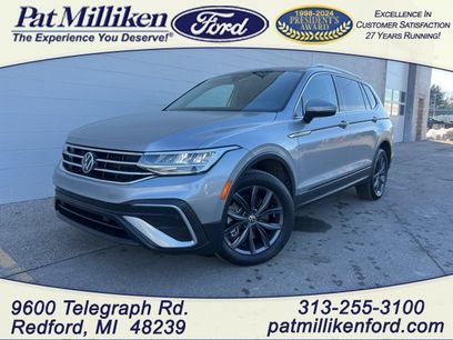 Used 2022 Volkswagen Tiguan SE w/ Panoramic Sunroof Package