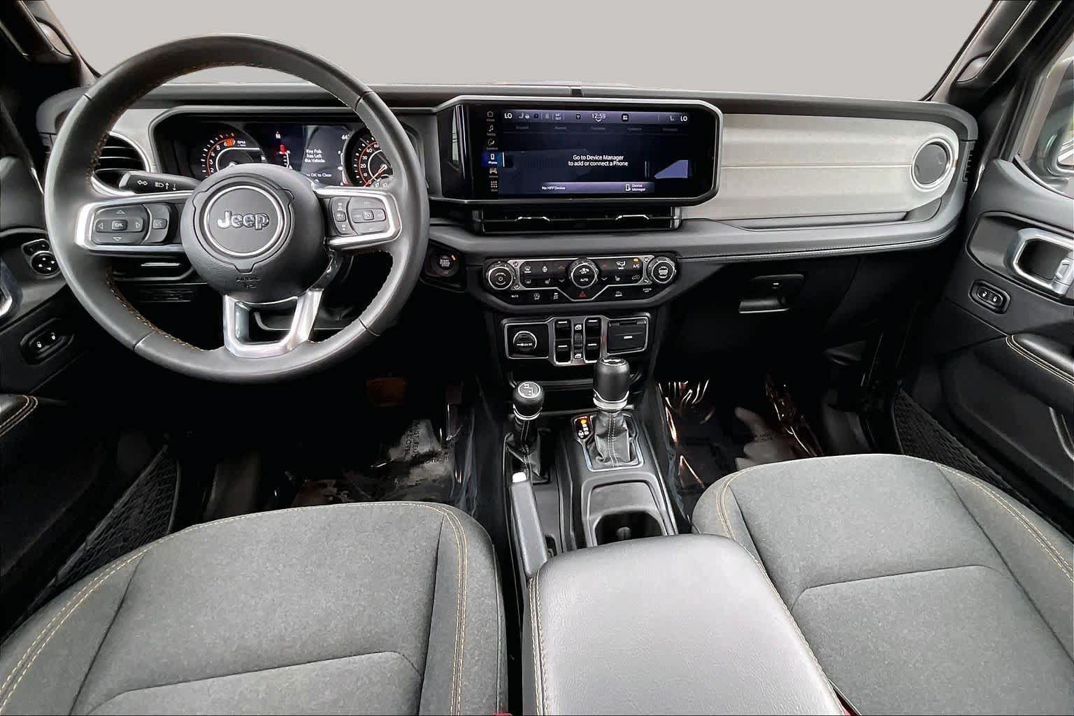 Used 2025 Jeep Wrangler Unlimited Sahara AWD/4WD image 16