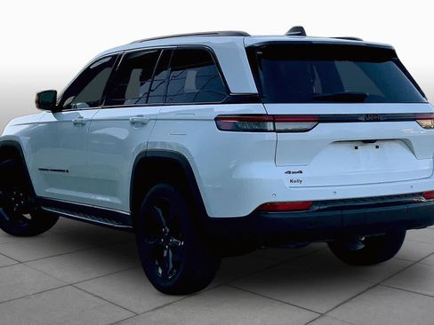 Used 2023 Jeep Grand Cherokee Altitude AWD/4WD image 12