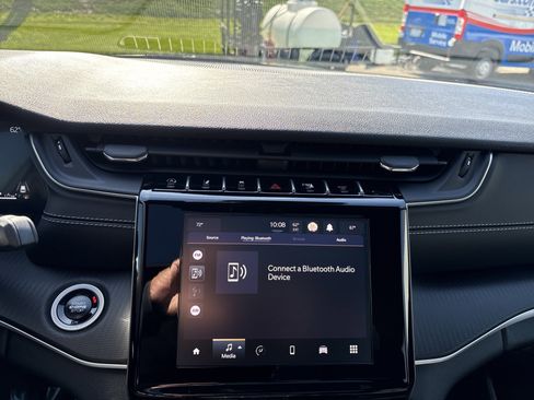 Certified 2025 Jeep Grand Cherokee Laredo X image 31