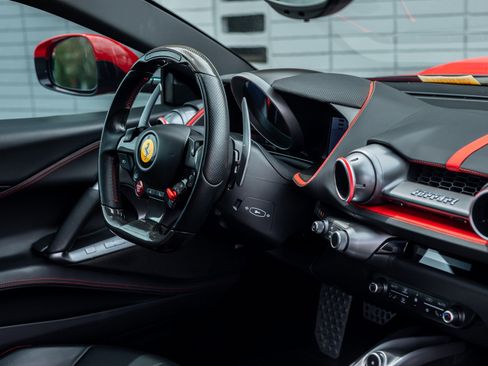 Used 2019 Ferrari 812 Superfast RWD image 39