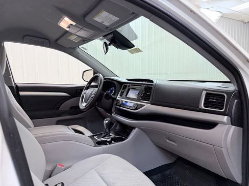 Used 2019 Toyota Highlander LE w/ Protection Package #3 AWD/4WD image 35