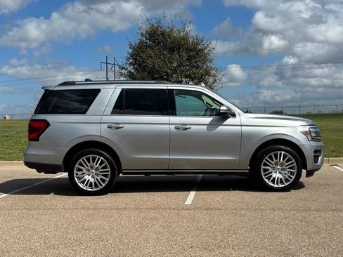 Used 2024 Ford Expedition Limited image 5