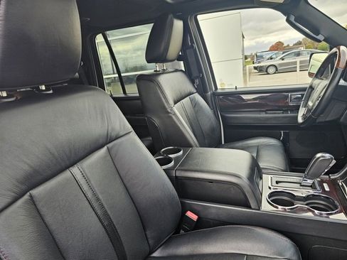 Used 2017 Lincoln Navigator Reserve image 12