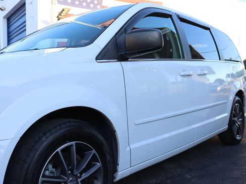 Used 2017 Dodge Grand Caravan SXT image 21