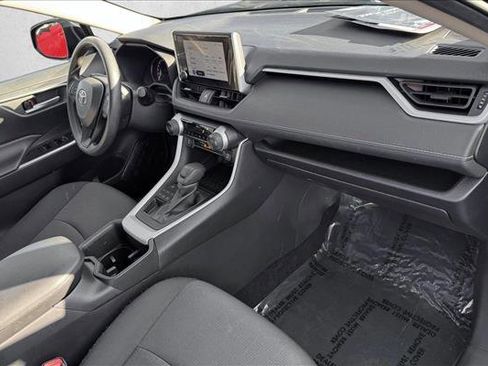 Used 2025 Toyota RAV4 XLE image 20