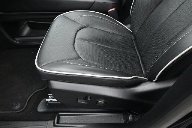 Used 2026 Chrysler Pacifica Limited FWD image 12