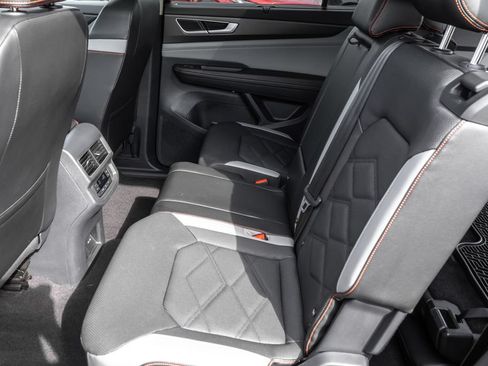 Used 2024 Volkswagen Atlas Peak Edition SE AWD/4WD image 27