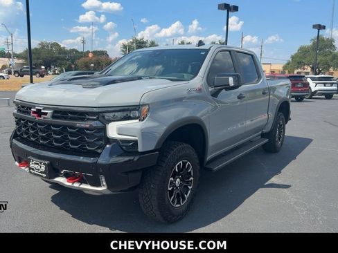 Used 2025 Chevrolet Silverado 1500 ZR2 AWD/4WD image 4