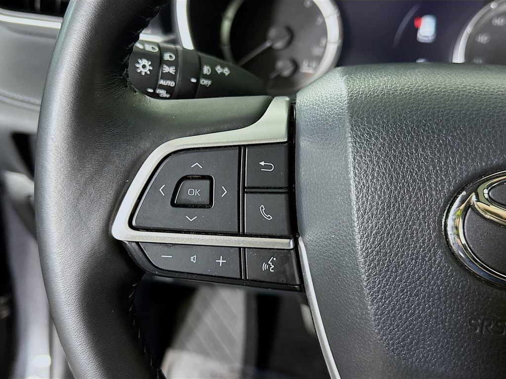 Used 2023 Toyota Highlander XSE AWD/4WD image 22