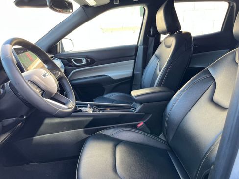 Used 2025 Jeep Compass Limited image 28