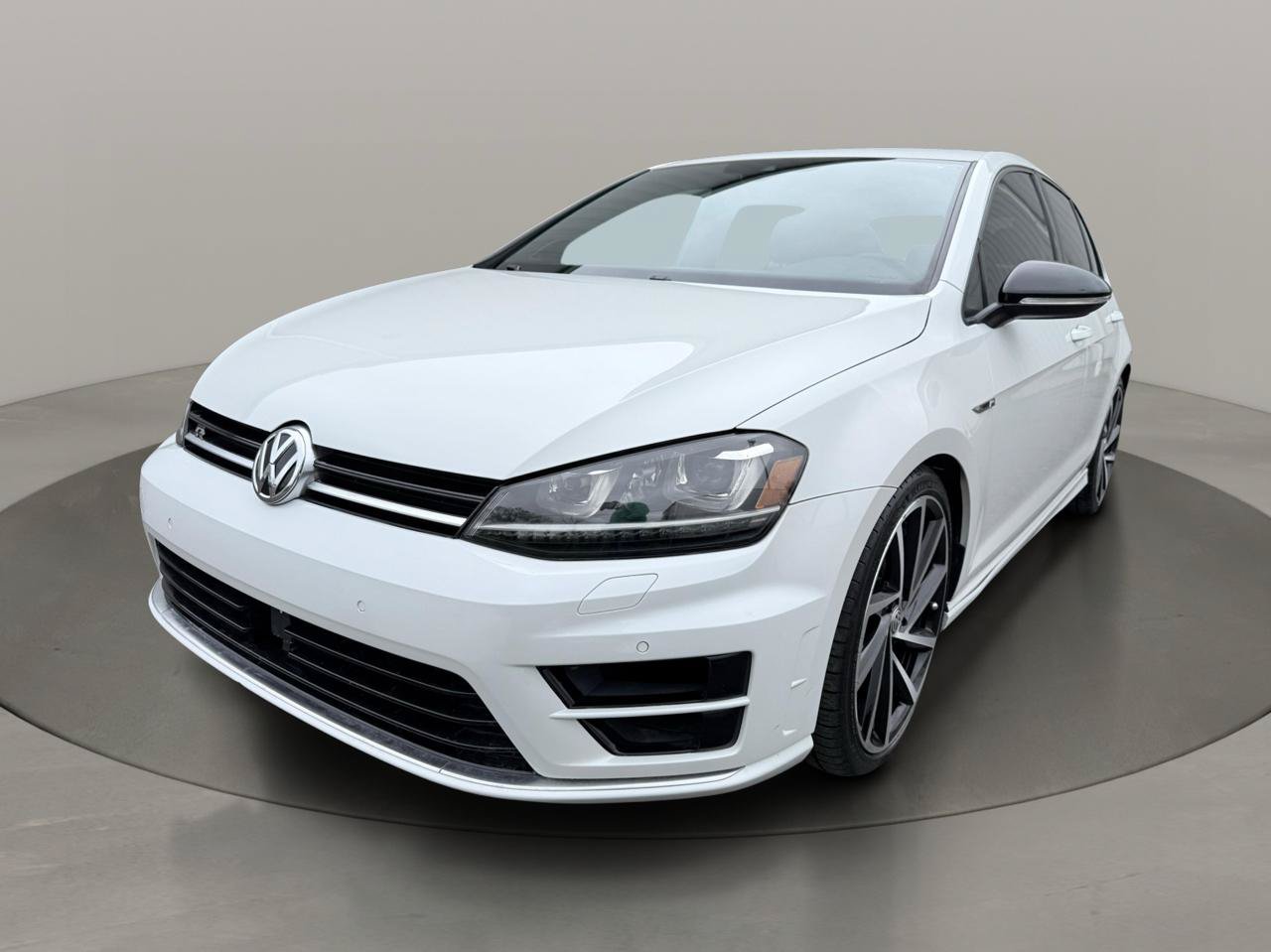 Used 2017 Volkswagen Golf R 4-Door AWD/4WD image 2