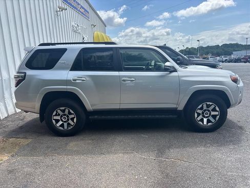 Used 2022 Toyota 4Runner TRD Off-Road Premium AWD/4WD image 6