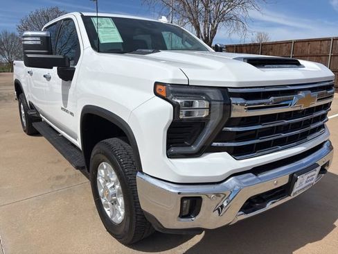 Used 2025 Chevrolet Silverado 2500 LTZ w/ LTZ Convenience Package AWD/4WD image 2