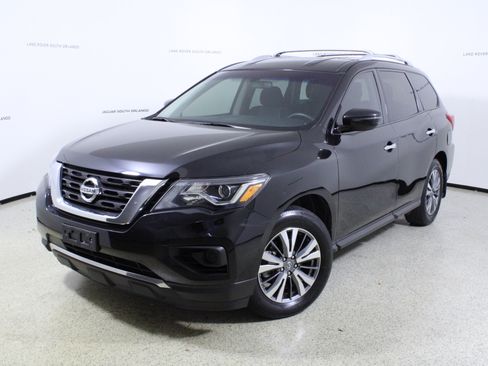 Used 2020 Nissan Pathfinder S image 1