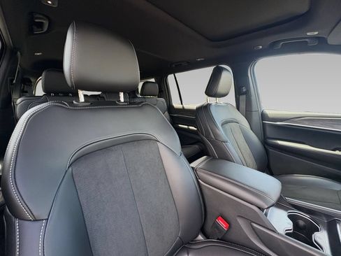 New 2026 Jeep Grand Cherokee L 4WD image 29