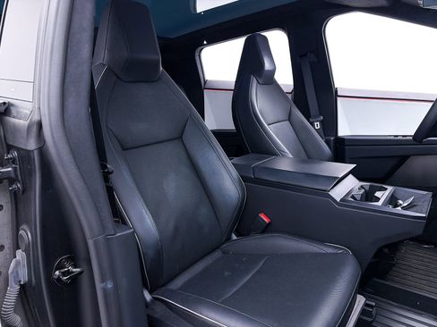 Used 2024 Tesla Cybertruck AWD Crew Cab image 32