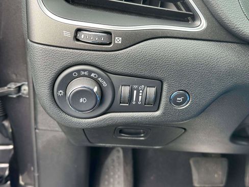 Used 2023 Jeep Cherokee Trailhawk image 19