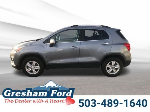 Used 2019 Chevrolet Trax LT w/ LT Convenience Package image 2