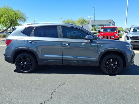 Certified 2023 Volkswagen Taos SE w/ Black Wheel Package image 8