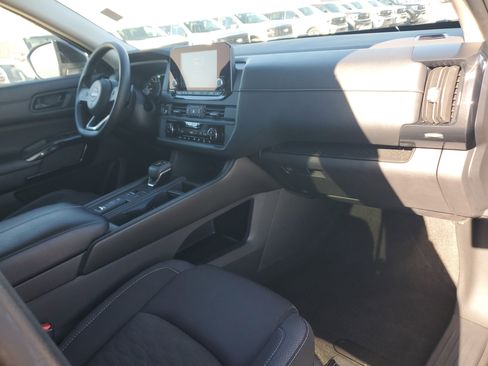 Used 2023 Nissan Pathfinder S image 17