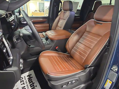 Used 2025 GMC Sierra 2500 Denali Ultimate image 11