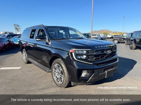 Used 2025 Ford Expedition Max Active AWD/4WD image 8