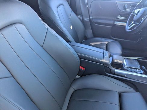 Used 2021 Mercedes-Benz GLB 250 4MATIC image 11