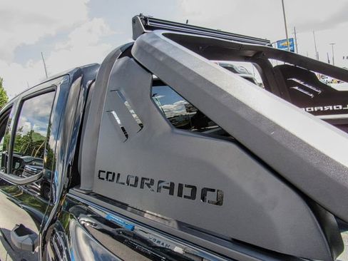 New 2025 Chevrolet Colorado Trail Boss w/ Midnight Edition image 9