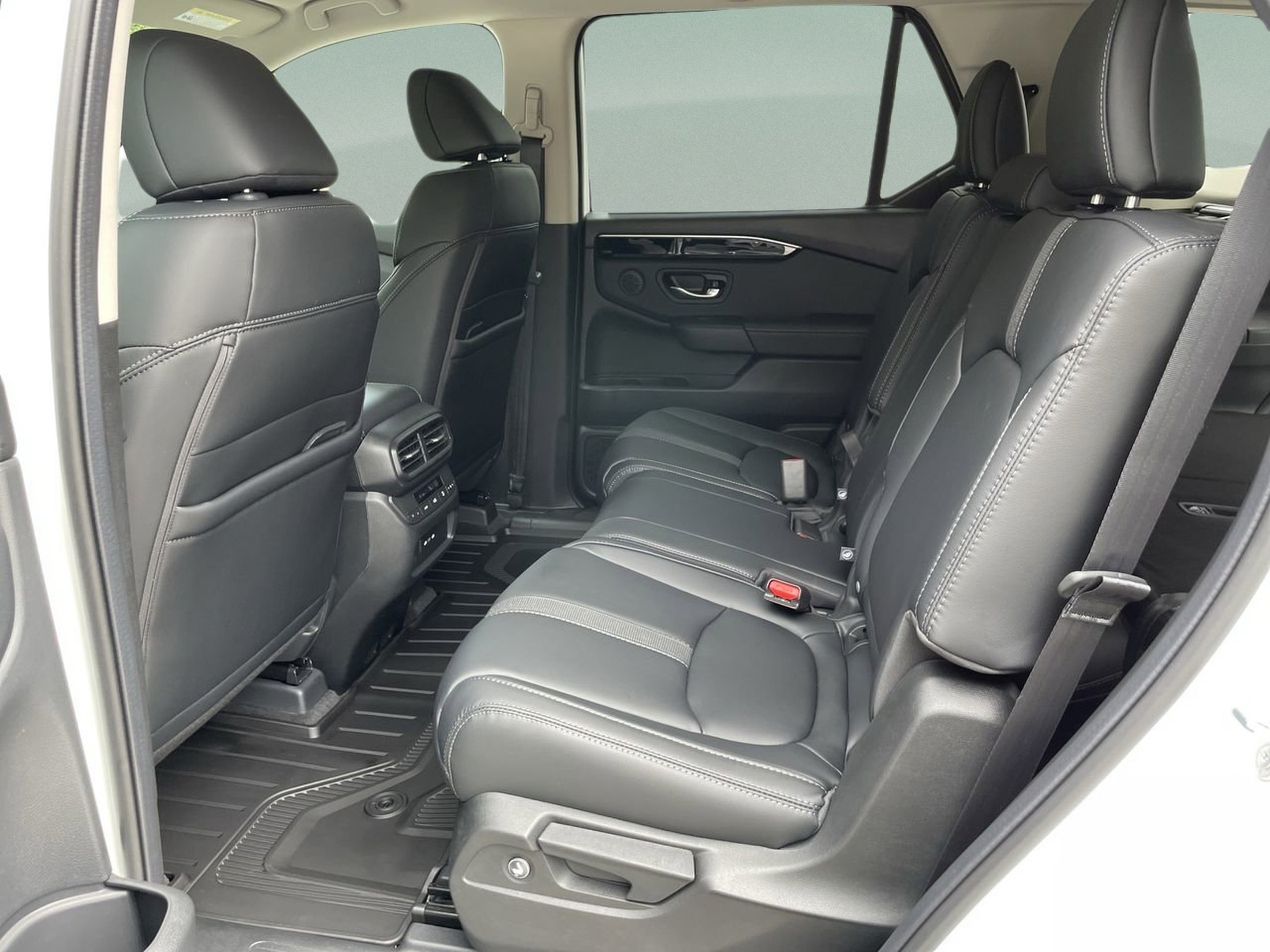 Used 2025 Honda Pilot EX-L image 17
