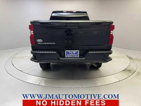 Used 2022 Chevrolet Silverado 2500 LT w/ Convenience Package image 4