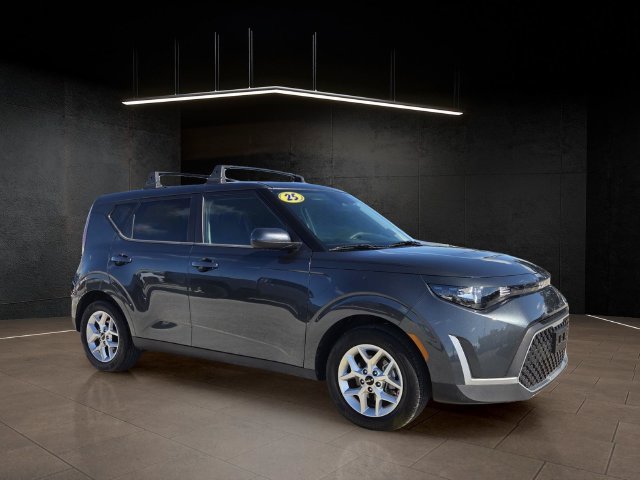 Used 2025 Kia Soul LX w/ LX Technology Package FWD image 1