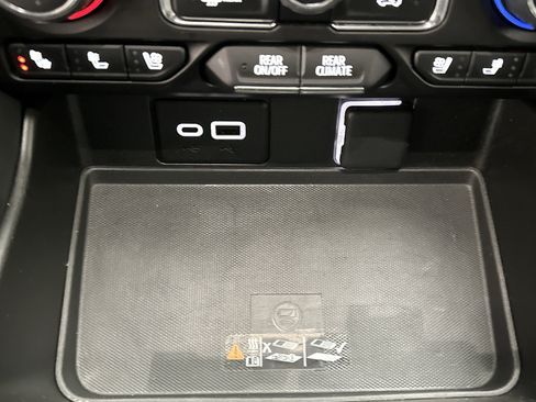 Used 2024 Chevrolet Suburban Premier image 47