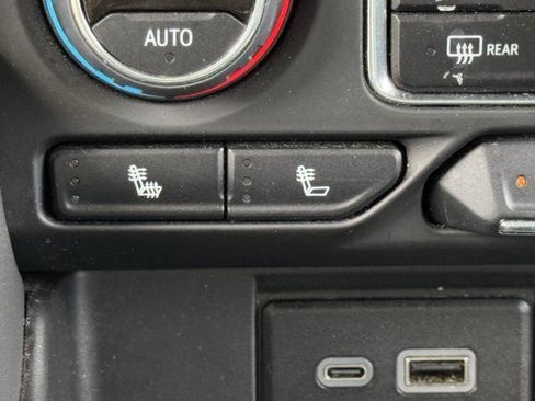 Used 2024 Chevrolet Suburban LT RWD image 21