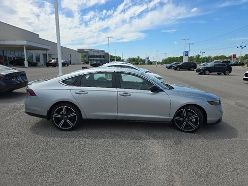 Used 2023 Honda Accord EX image 19