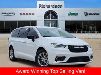 New 2026 Chrysler Pacifica Limited w/ Uconnect Theater Family Group FWD video 1