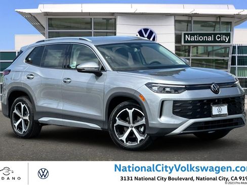 New 2026 Volkswagen Tiguan SE FWD image 1