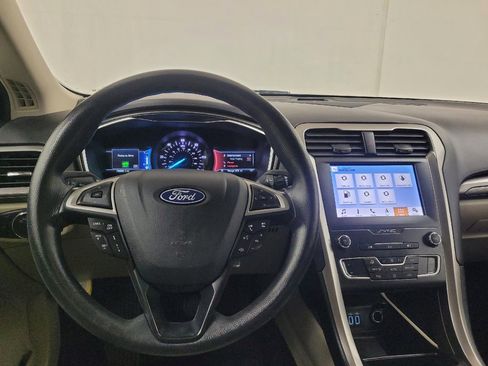 Used 2019 Ford Fusion SE FWD image 22