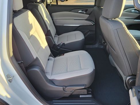 New 2026 Chevrolet Traverse LT image 11