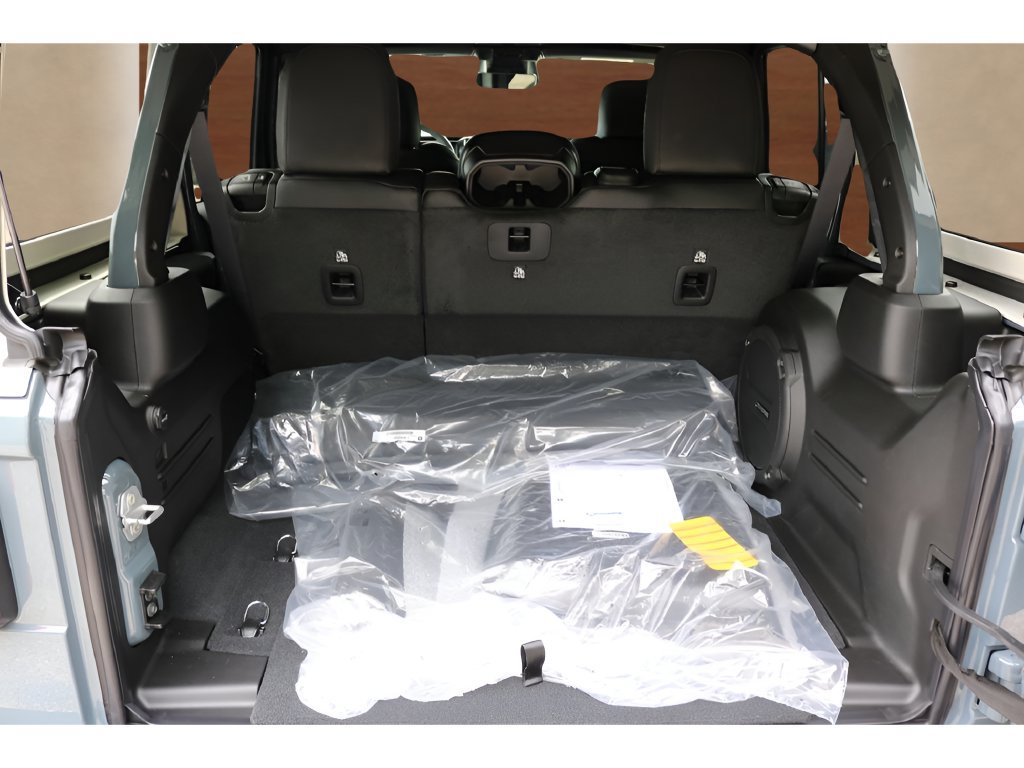New 2026 Jeep Wrangler Unlimited Sahara w/ Whitecap Package AWD/4WD image 16