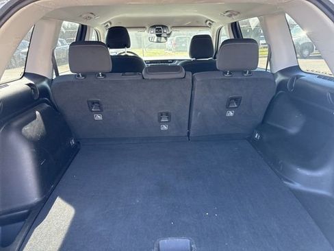 Used 2023 Jeep Grand Cherokee Laredo image 11