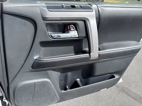 Used 2016 Toyota 4Runner SR5 AWD/4WD image 23